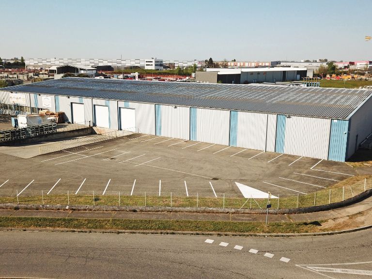 Vente local 2880.00 m² à TOURNEFEUILLE