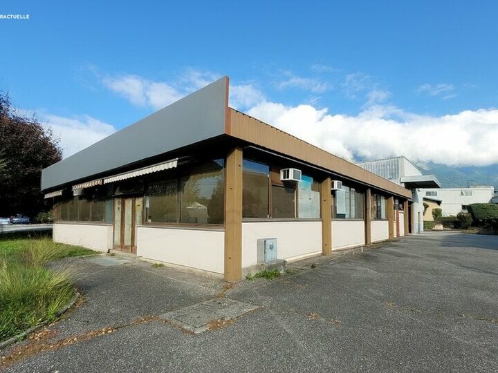 Location local commercial 650 m² non divisibles