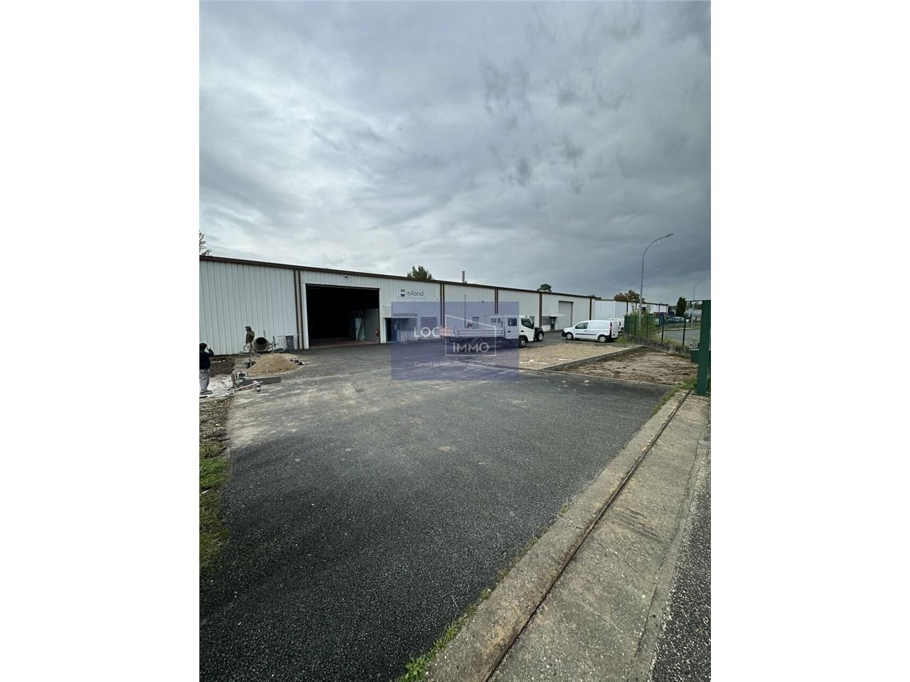 Location entrepot 900 m² non divisibles