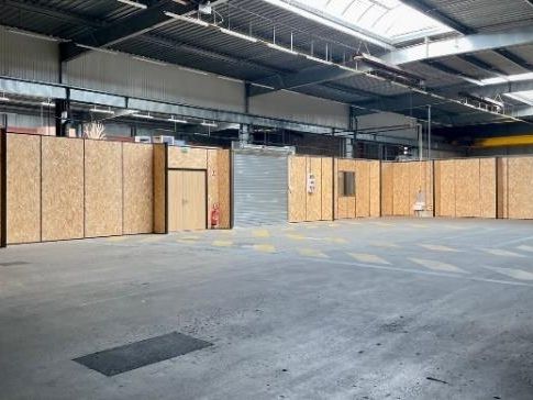 Location entrepôts 355 m² non divisibles