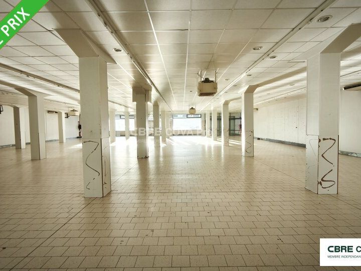 Location local commercial 880 m² non divisibles