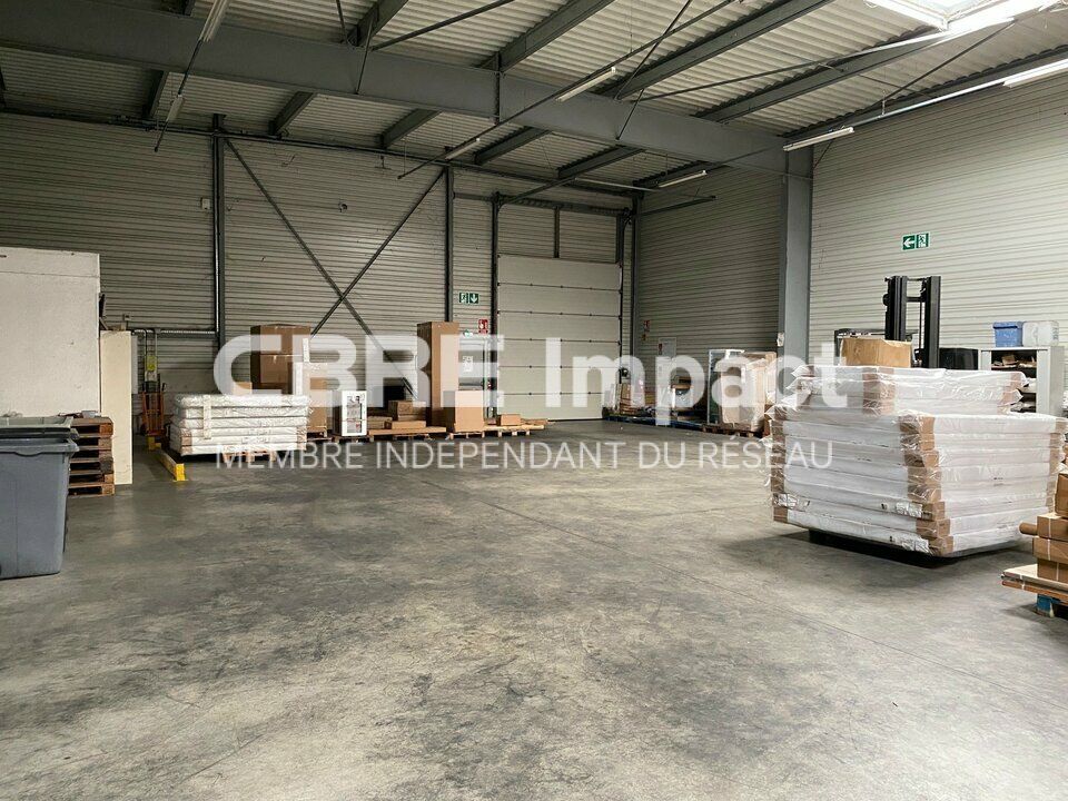 A LOUER - 1110 M² ACTIVITES ET BUREAUX - ZAE CAP NORD