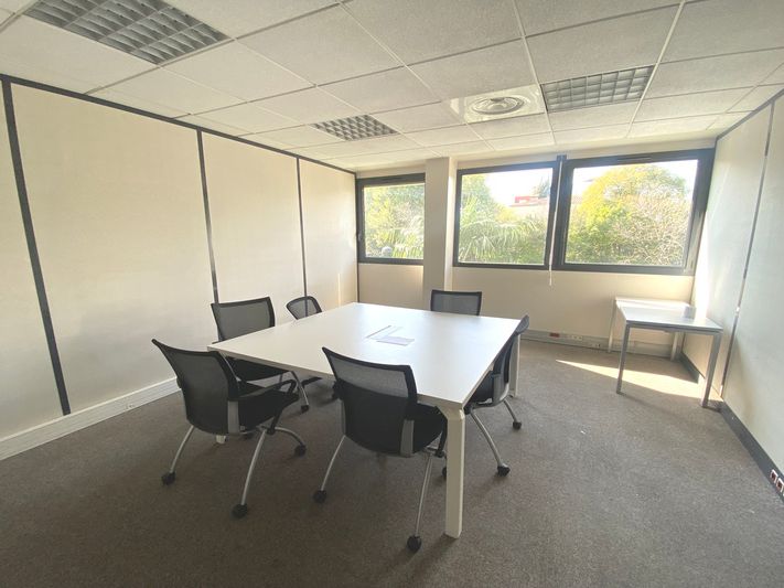 Plateaux de bureaux R + 1 disponibles à la location