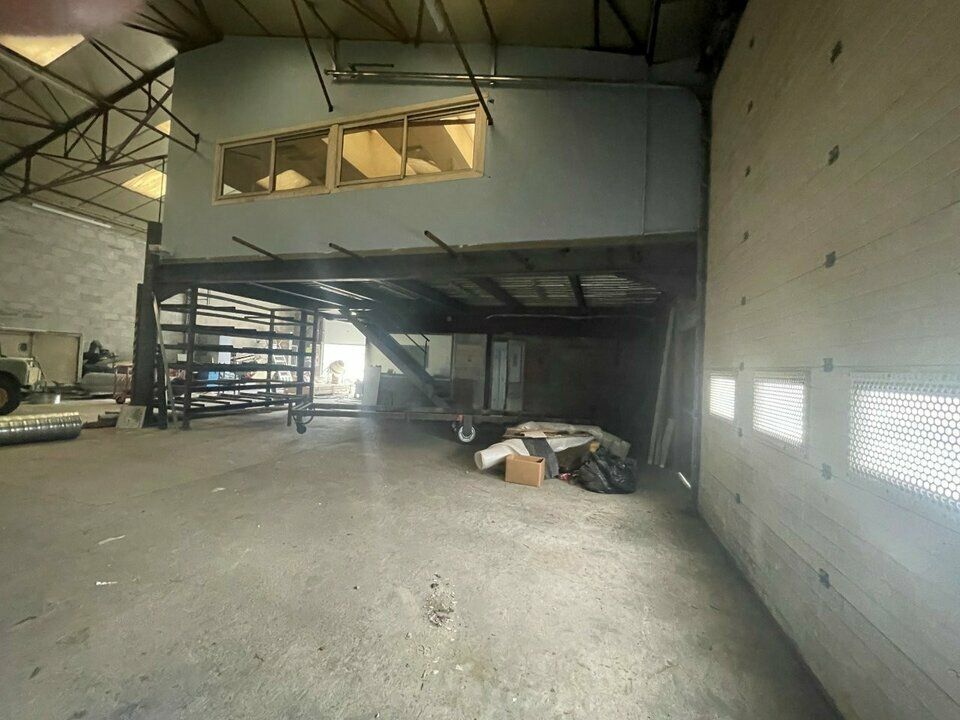 Location local d''activites 293 m² non divisibles
