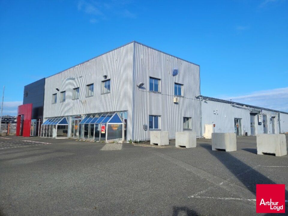 Location local commercial 1833 m² non divisibles
