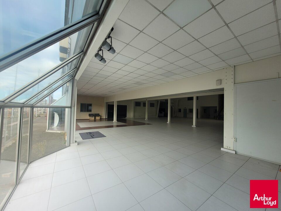 LOCATION  COMMERCIAL/ACTIVITE 1833m²