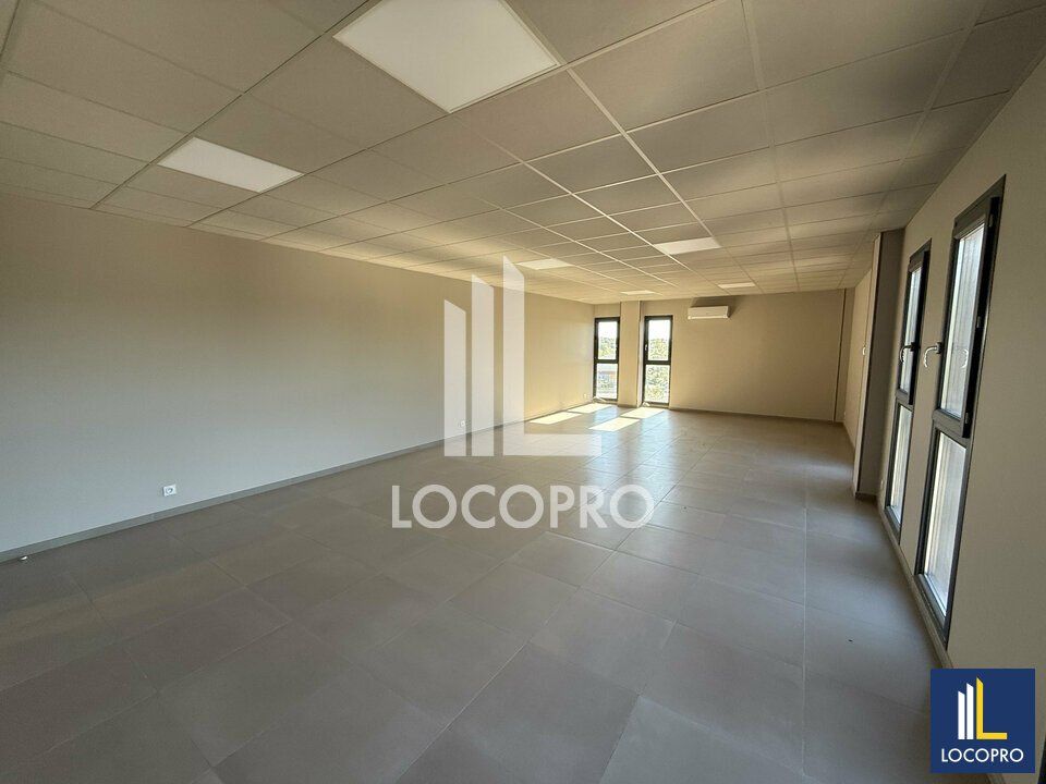 A LOUER - BUREAU - 60 M2 - FREJUS 