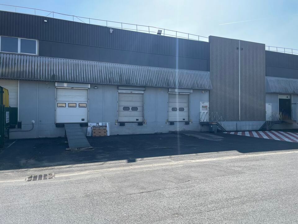 Location entrepot 1460 m² non divisibles