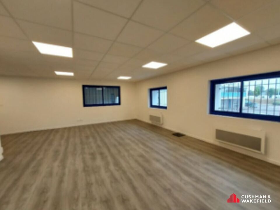 Artigues-près-Bordeaux - 694 m² d'entrepôt avec bureaux - disponible immédiatement