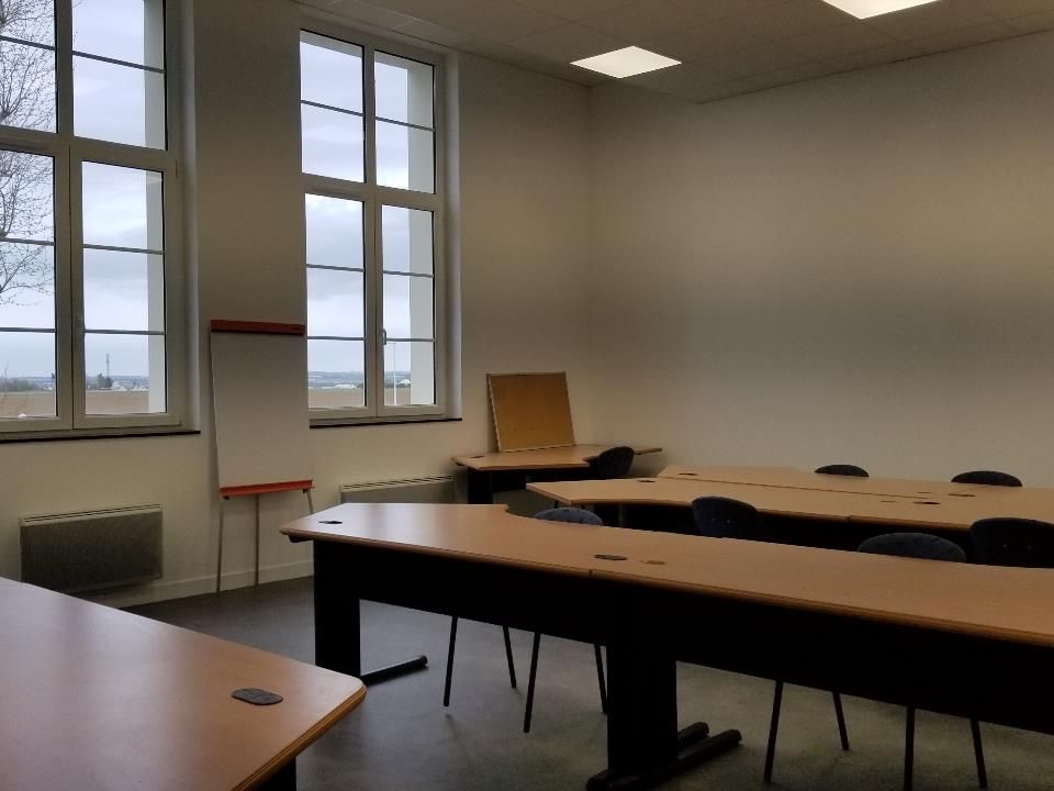 QUARTIER KOENIG - Très beaux bureaux + parkings.