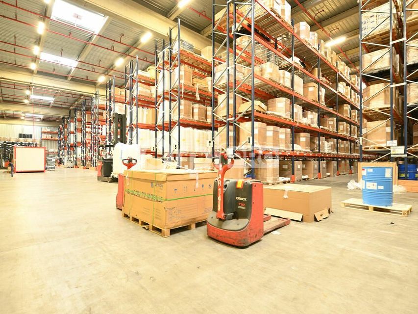 Location entrepot 3876 m² non divisibles