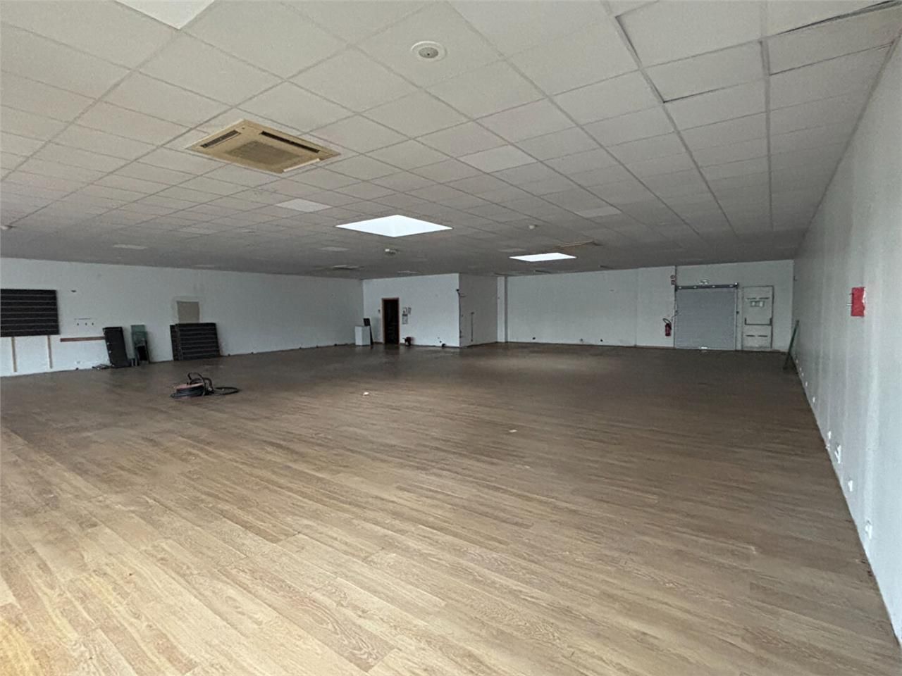 Location local 325.00 m² à FEYTIAT