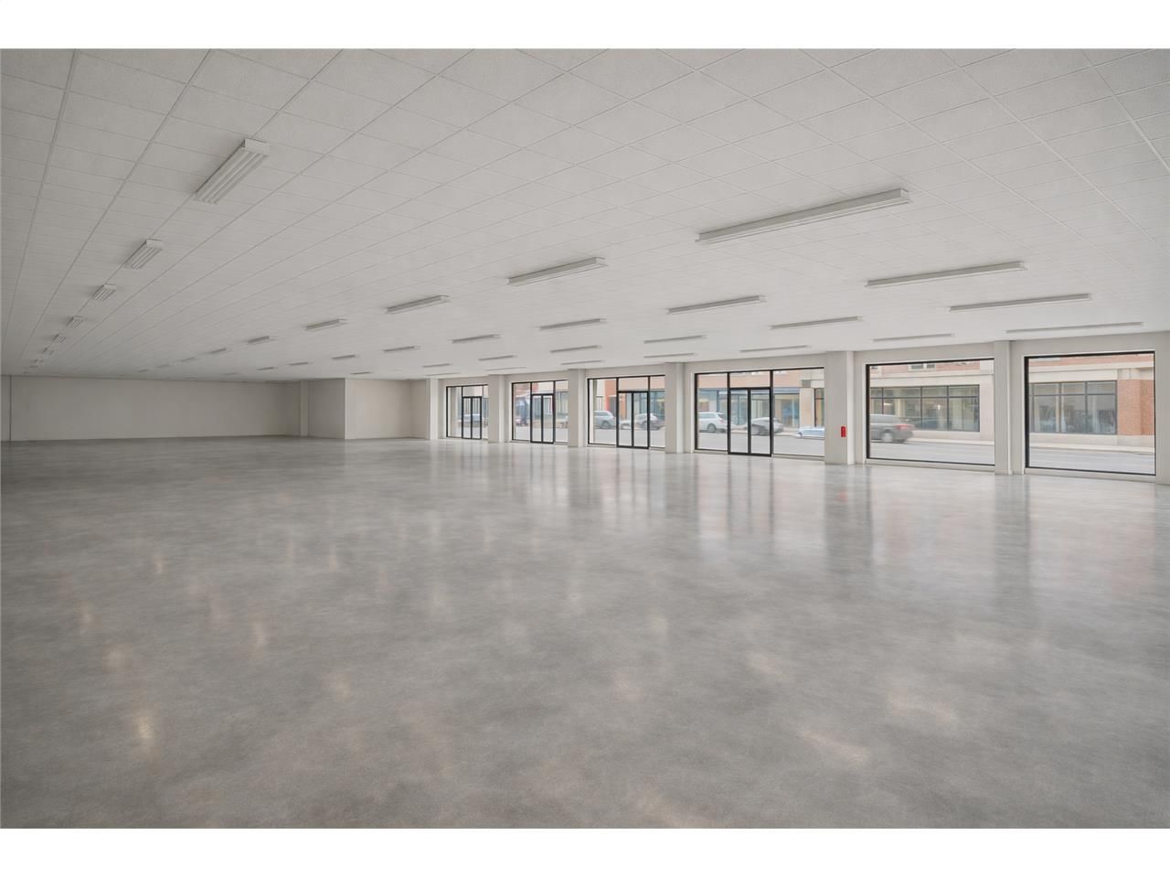 Location local commercial 900.00 m² à BEGLES