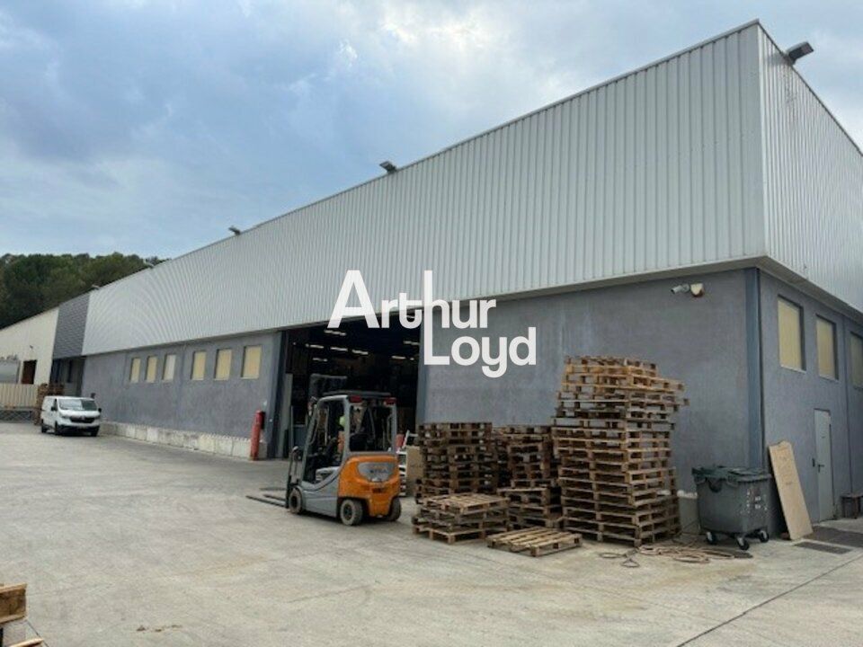 Location local d''activites 1500 m² non divisibles