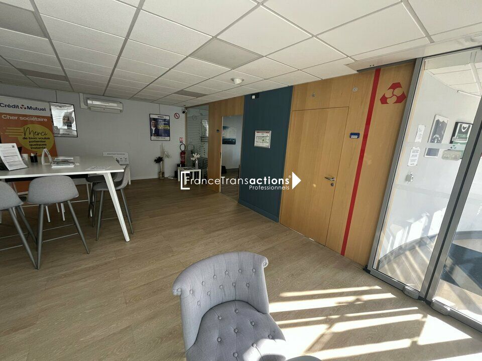 Location local commercial 180 m² divisibles à partir de 80 m²