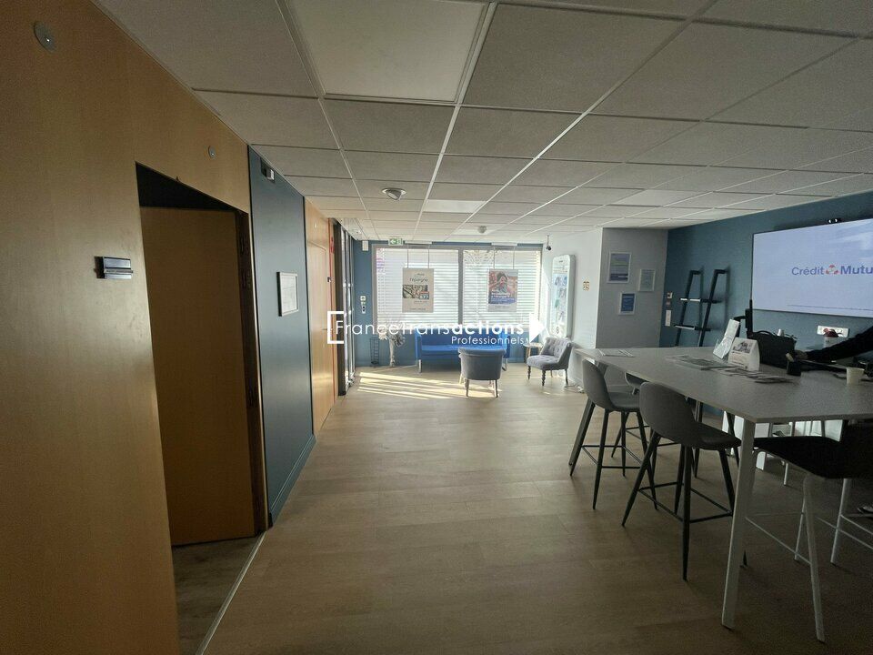 A LOUER LOCAL COMMERCIAL 180 m² CENTRE-VILLE LEGUEVIN AXE
