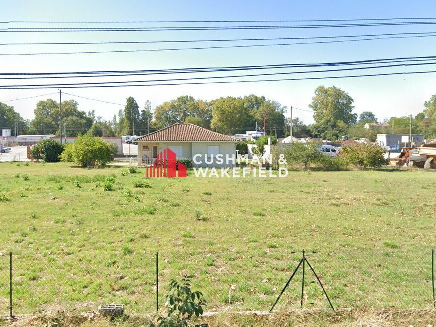 Location local d''activites 900 m² non divisibles