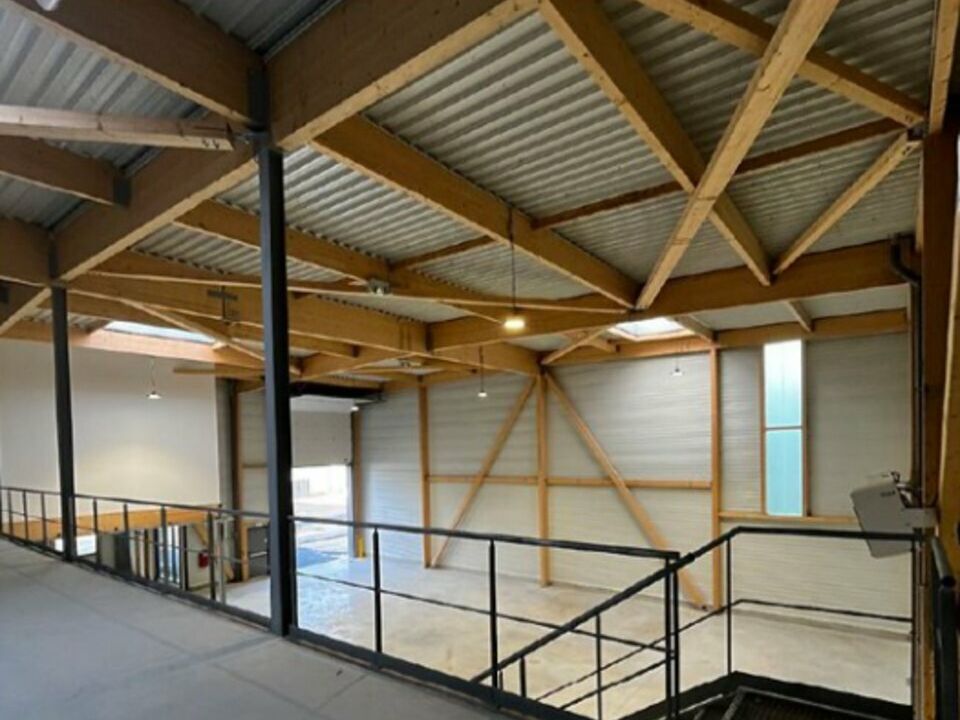 Location local d''activites 872 m² non divisibles