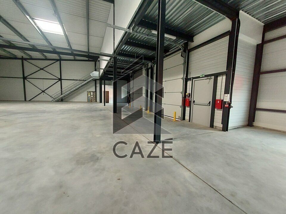 LOCAUX D'ACTIVITES SORTIE 24