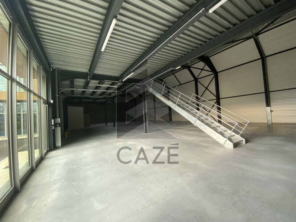 LOCAUX D'ACTIVITES / SHOWROOM - SORTIE 24