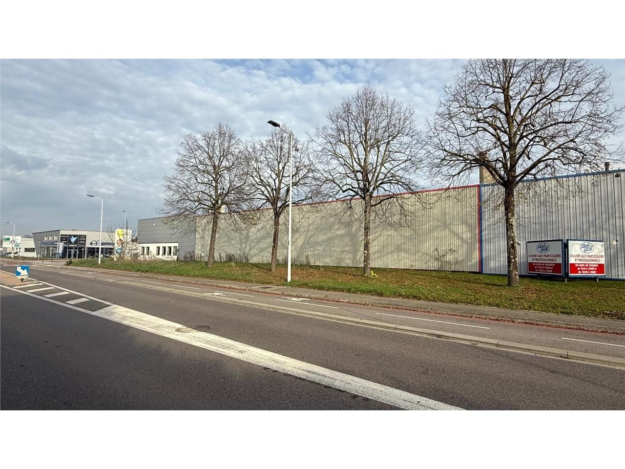 Vente entrepots 1251 m² non divisibles