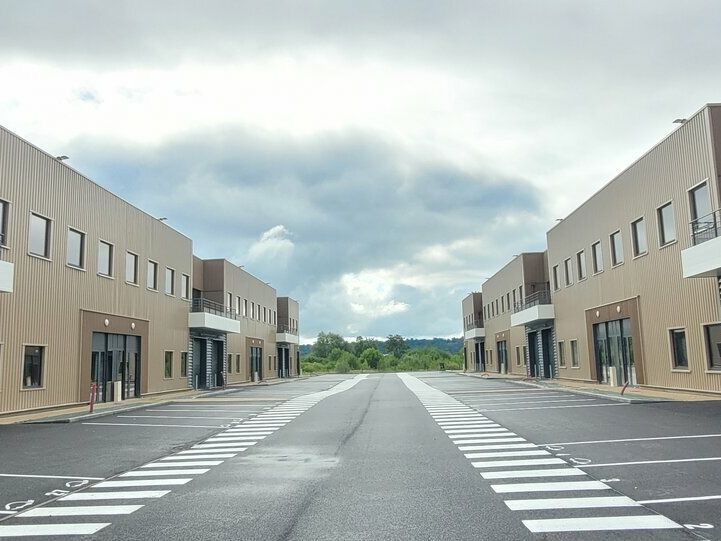Vente local d''activites 4041 m² divisibles à partir de 193 m²