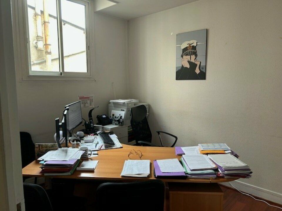 TOURS GRAMMONT - Local commercial avec vitrine d'angle de 85m²