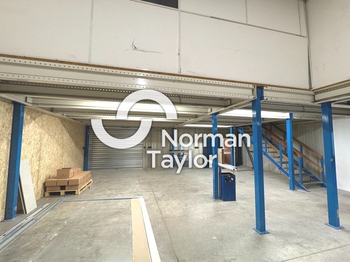 Location local d''activites 211 m² non divisibles