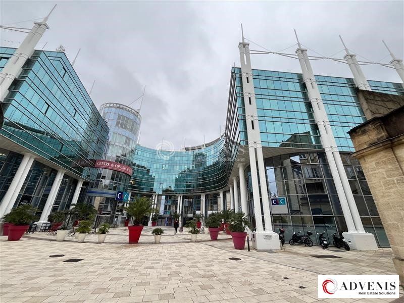 Location bureaux 121.4 m² divisibles à partir de 46.6 m²