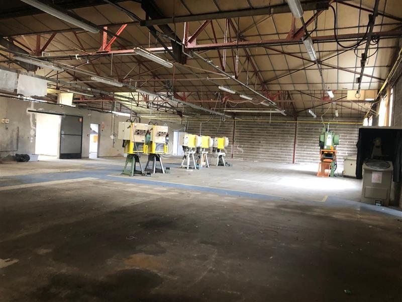 Vente local d''activites 2000 m² non divisibles