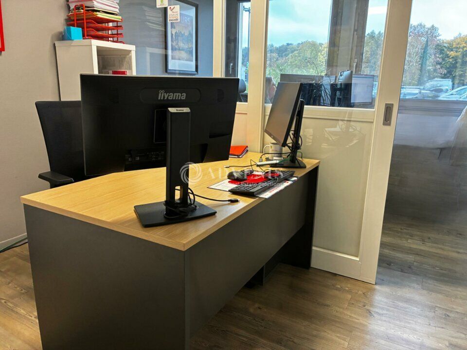 Bureaux d'environ 351 m² à louer, à proximité de Tours et de l'A10