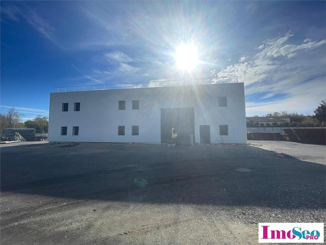 Entrepôt à louer AMBARES ET LAGRAVE