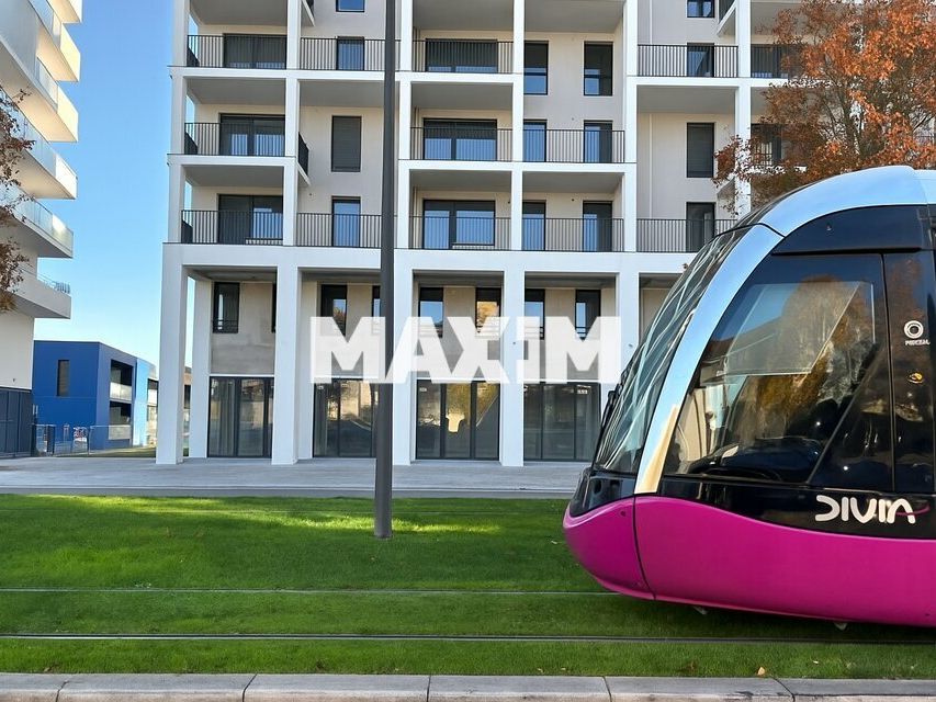 Location local commercial 108.61 m² non divisibles