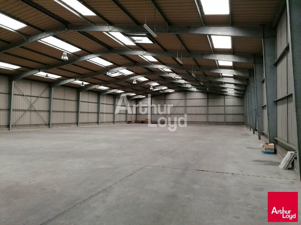 AU NORD DE RENNES - ENTREPOT A LOUER - 1630m²
