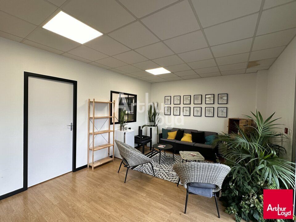 BELLE VISIBILITE - LOCAL COMMERCIAL - VITRE - 200m²