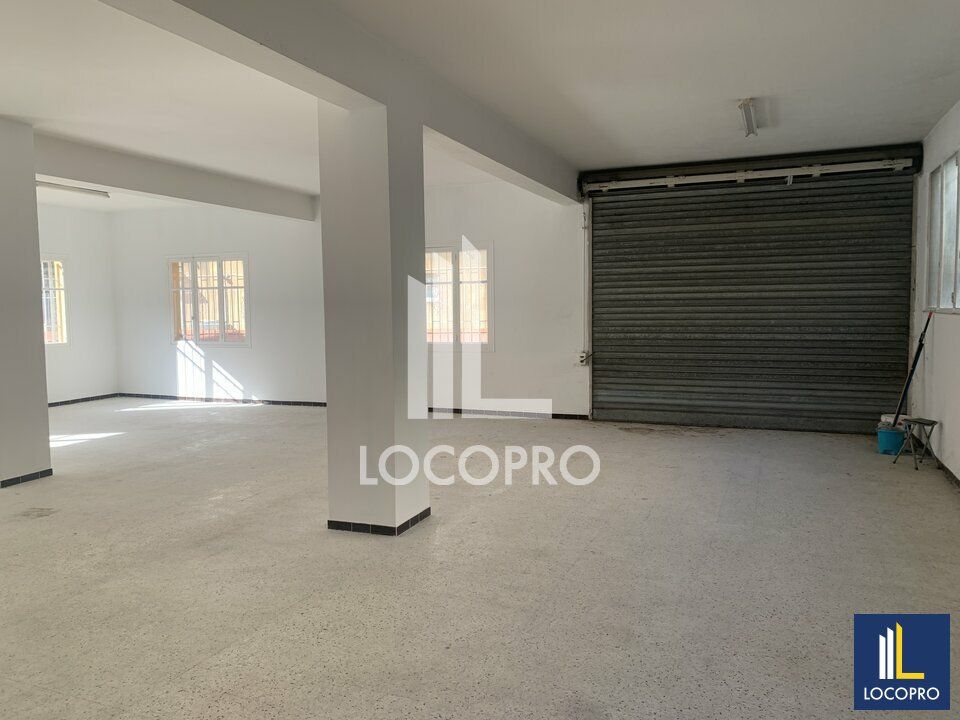 A LOUER - LOCAL D'ACTIVITÉ - 226 M2 - SAINT ANDRE DE LA ROCHE