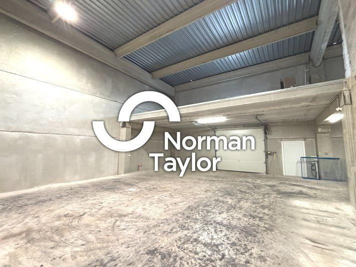 Local d'activité à louer - 841 m²