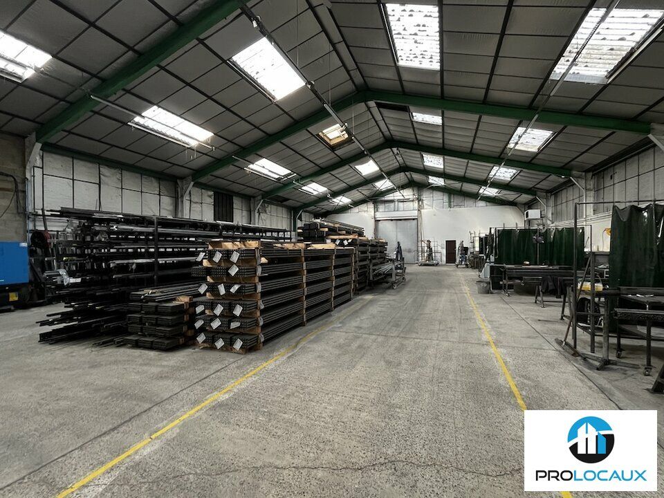 Vente local d''activites 2990 m² non divisibles