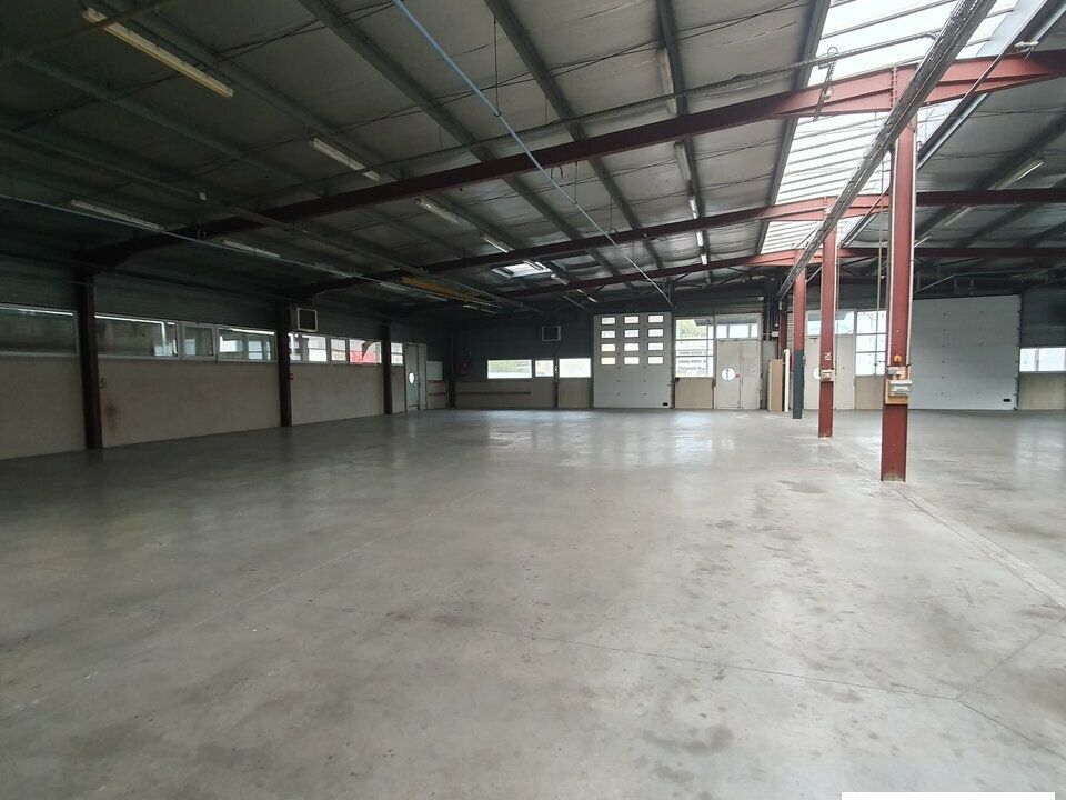Vente local d''activites 2895 m² non divisibles
