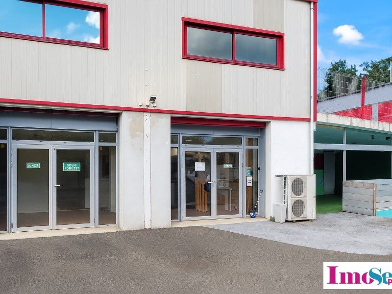 Location local commercial 340 m² non divisibles
