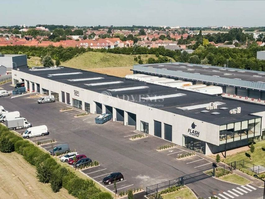 Location local d''activites 860 m² divisibles à partir de 390 m²