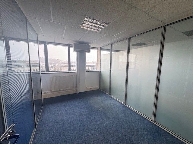 102 m² dispo à Saint-étienne