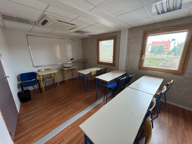 FOR RENT ST ETIENNE TECHNOPOLE in ZFU - OFFICES 156 m2 - 3 p