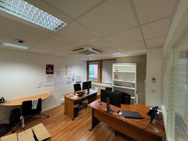 FOR RENT ST ETIENNE TECHNOPOLE in ZFU - OFFICES 176 m2 - 3 p