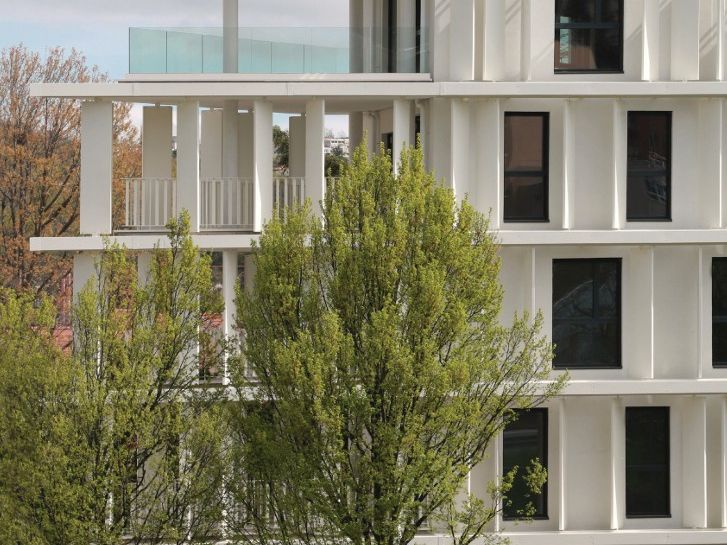 160 m² dispo à Saint-étienne