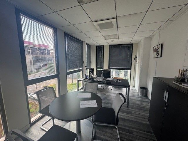 FOR RENT - ST ETIENNE CHATEAUCREUX - Offices 146 m2 + 2 park