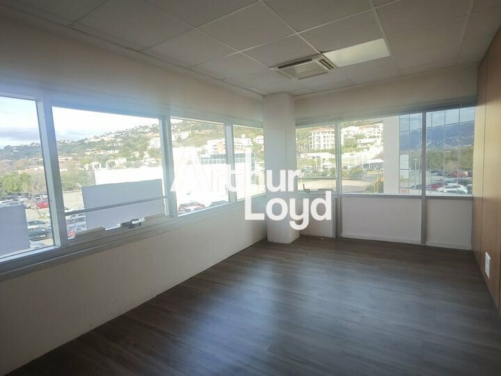 Location bureaux 168 m² non divisibles