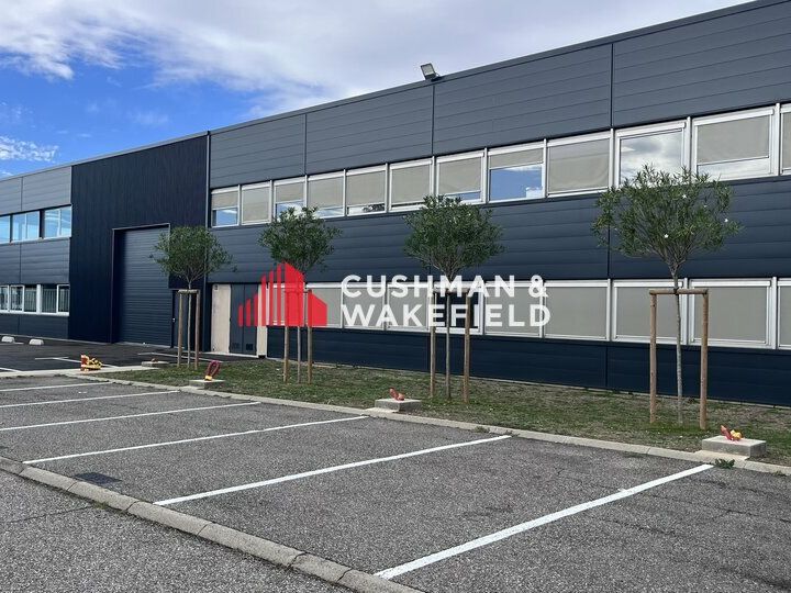 Location local d''activites 1220 m² non divisibles