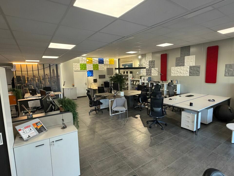 A louer sur Valence Sud, sur un axe très passant, locaux à usage de showroom et entrepot.