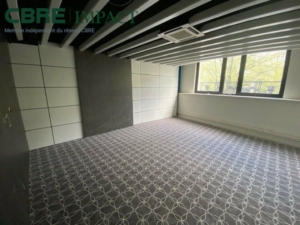Bureaux climatisés d'une surface utile locative de 320 m² environ situé au 1er étage de l'espace d'Erlon